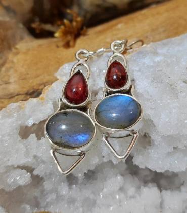 Boucles d'oreilles argent et pierres naturelle labradorite et grenat.