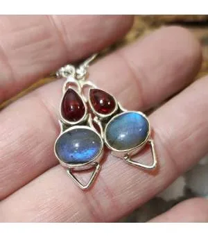 Boucles d'oreilles argent et pierres naturelle labradorite et grenat.
