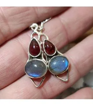 Boucles d'oreilles argent et pierres naturelle labradorite et grenat.