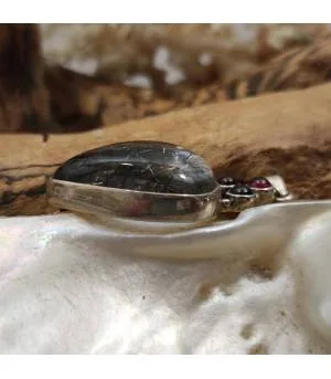 pendentif ethnique grenat et quartz tourmaline