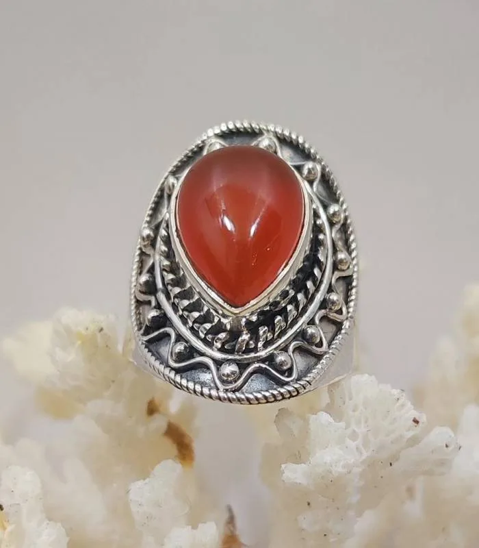 Bague ethnique tribal en argent et pierre naturelle de cornaline