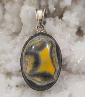 Pendentif ethnique en argent et pierre de jaspe bourdon.