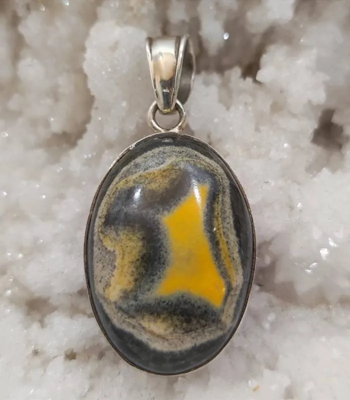 Pendentif ethnique en argent et pierre de jaspe bourdon.