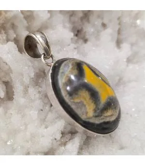 Pendentif ethnique en argent et pierre de jaspe bourdon.