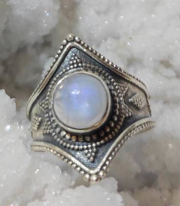 Bague ethnique en argent et pierre de lune naturelle