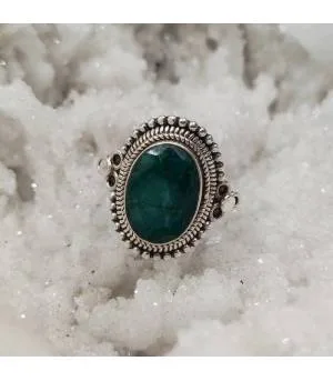 Bague ethnique en argent et pierre naturelle d'émeraude