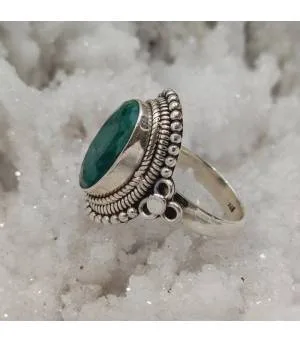 Bague ethnique en argent et pierre naturelle d'émeraude