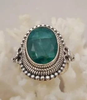 Bague ethnique en argent et pierre naturelle d'émeraude