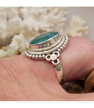 Bague ethnique en argent et pierre naturelle d'émeraude
