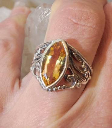bague vintage en argent et pierre naturelle de citrine.