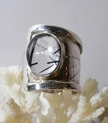 Bague argent style tribale pierre naturelle de quartz rutilé tourmaline.