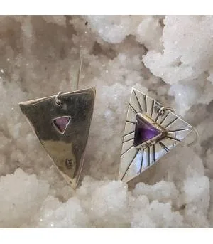 Boucles d'oreilles ethniques argent et pierres naturelles d'améthystes.