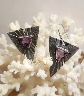 Boucles d'oreilles ethniques argent et pierres naturelles d'améthystes.