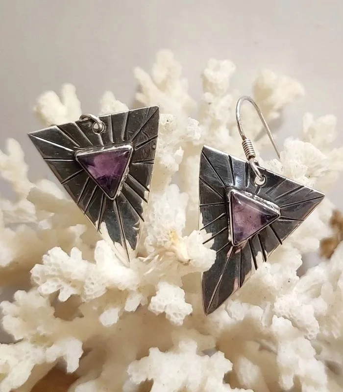 Boucles d'oreilles ethniques argent et pierres naturelles d'améthystes.