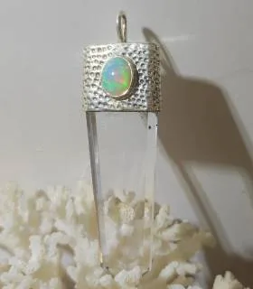 Pendentif ethno tribal cristal et opale éthiopienne.
