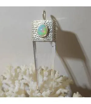 Pendentif ethno tribal cristal et opale éthiopienne.