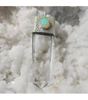 Pendentif ethno tribal cristal et opale éthiopienne.