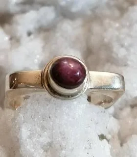 Bague "square" en argent et pierre naturelle de rubis