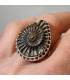 Bague royale en argent et ammonite fossilisé en pyrite