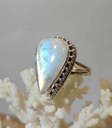 Bague arc en ciel en argent et pierre de lune naturelle