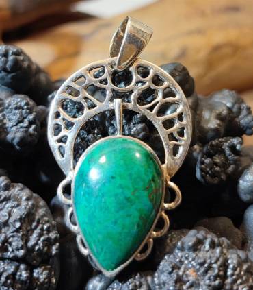 pendentif en argent et pierre naturelle de turquoise