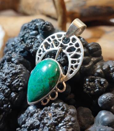 pendentif en argent et pierre naturelle de turquoise