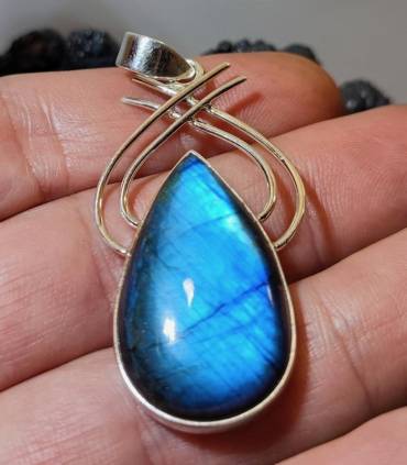 pendentif arabesque en argent et pierre naturelle de labradorite